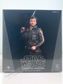 DIAMOND SELECT TOYS Cassian Andor 1/6 Scale Bust - Rogue One: A Star Wars Story Scale Figure