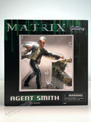 DIAMOND SELECT TOYS The Matrix Gallery Agent Smith Figure Diorama
