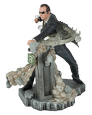 DIAMOND SELECT TOYS The Matrix Gallery Agent Smith Figure Diorama